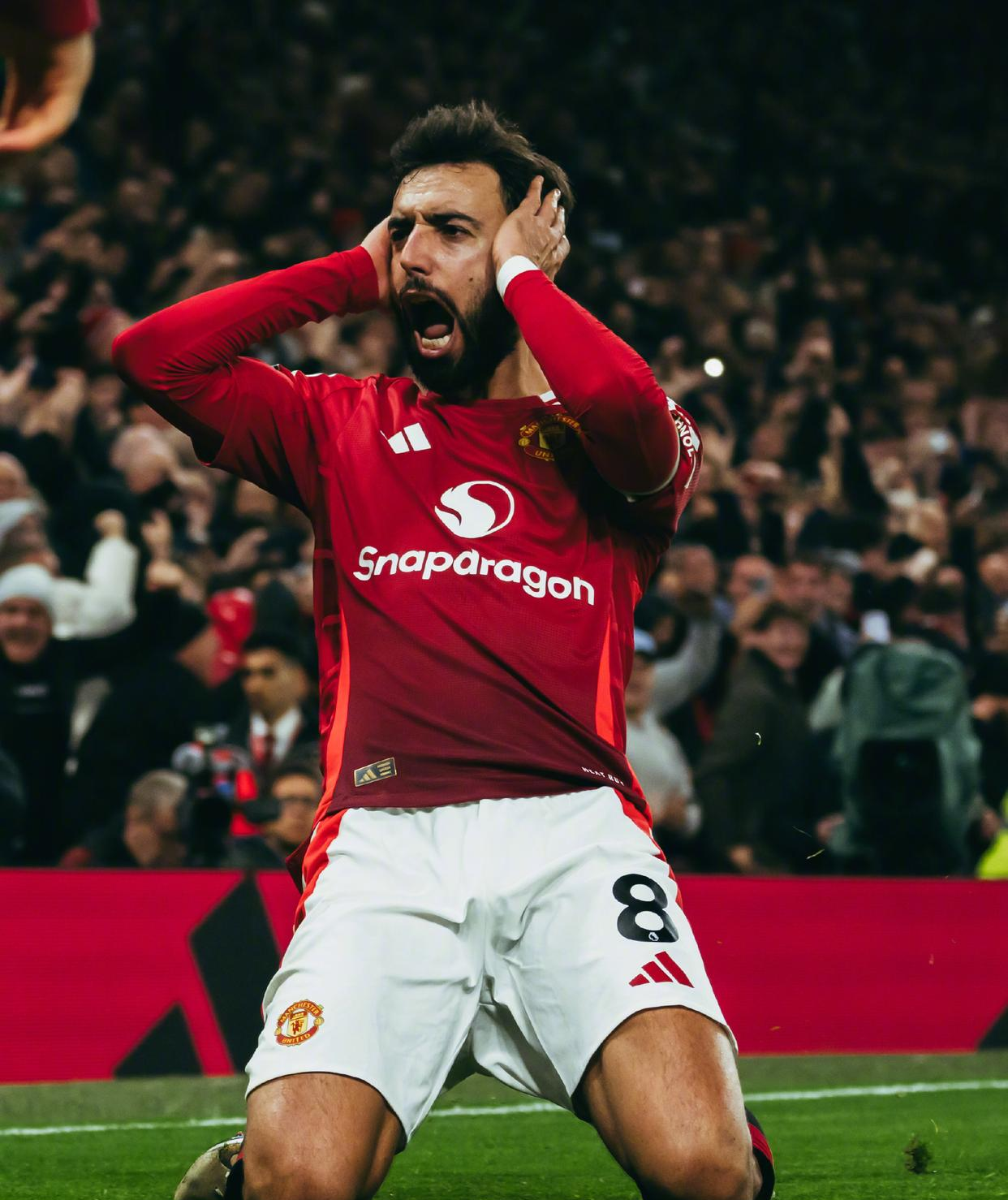 曼联巨星伤愈复出即破门，全场球迷沸腾，工作以下行业.